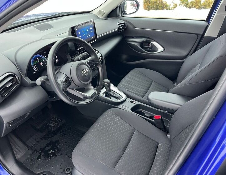 Toyota Yaris Cross 13