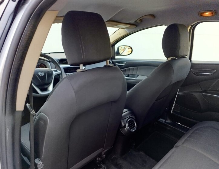 Lancia Delta Hatchback 1,6 l 88 kw