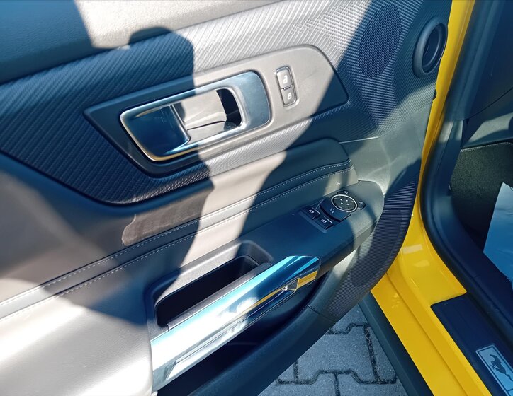 Ford Mustang Kupé 5,0 l 328 kw