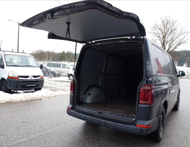 Volkswagen Transporter 22