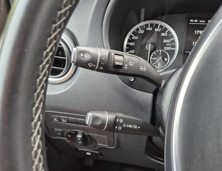 Mercedes-Benz Vito 18