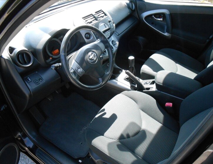 Toyota RAV4 Kombi 2,0 l 112 kw