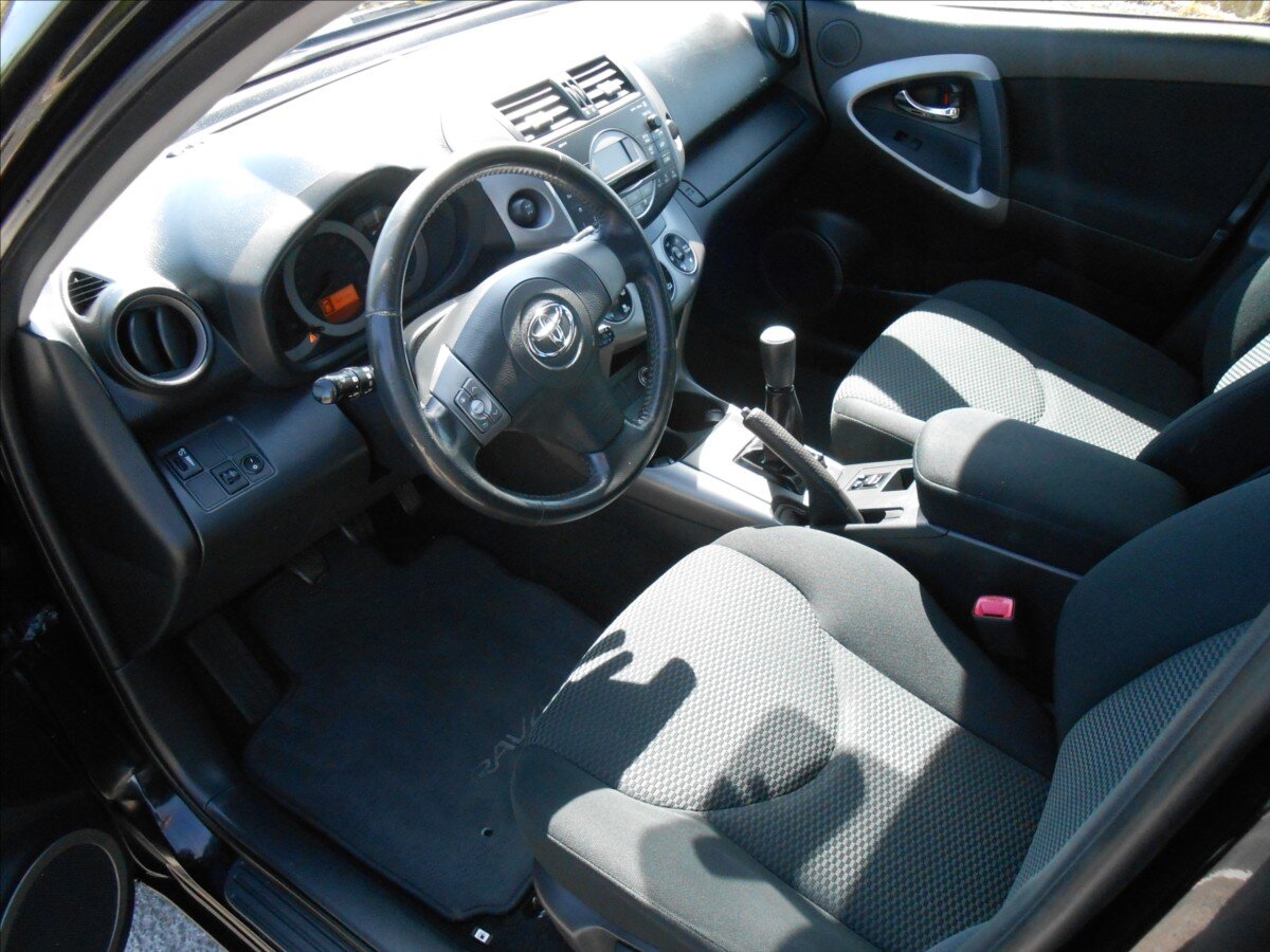 Toyota RAV4 Kombi 2,0 l 112 kw