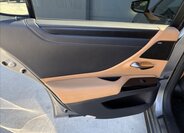 Lexus ES 300h Sedan / Limuzína 2,5 l 131 kw