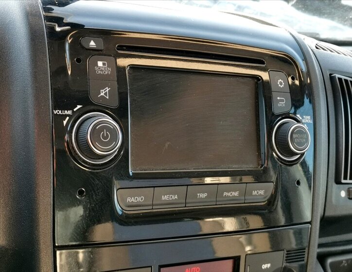 Peugeot Boxer Valník 2,2 l 110 kw