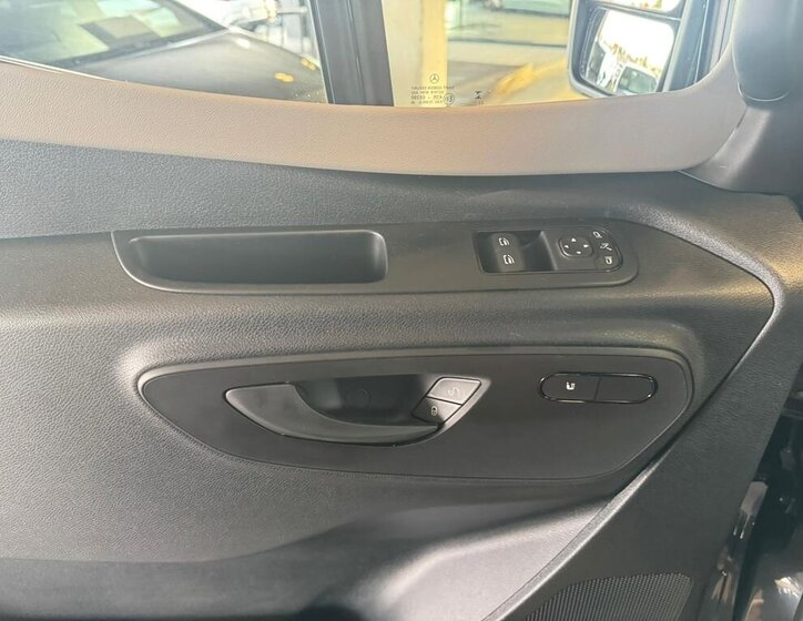 Mercedes-Benz Sprinter 10