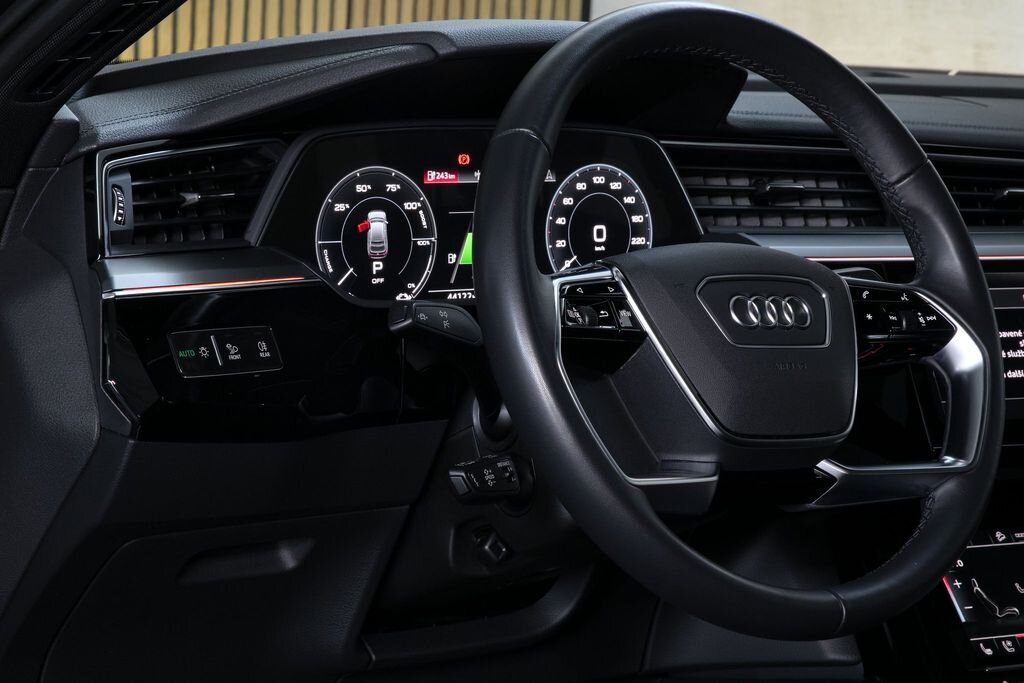Audi e-tron SUV / Terénní 0,0 300 kw