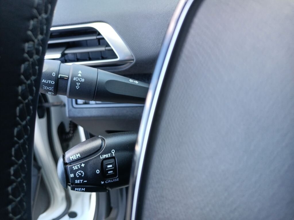 Peugeot 3008 SUV / Terénní 1,6 l 88 kw