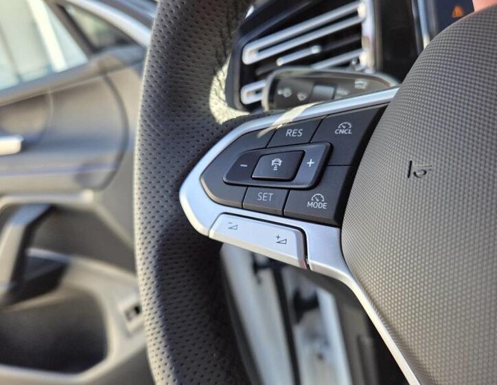 Volkswagen Tiguan SUV 2,0 l 195 kw