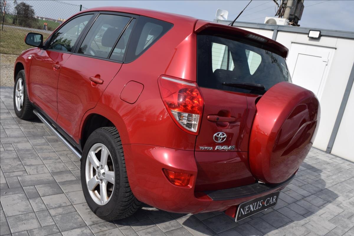 Toyota RAV4 SUV / Terénní 2,2 l 100 kw