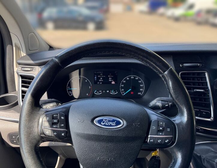 Ford Tourneo Custom 8