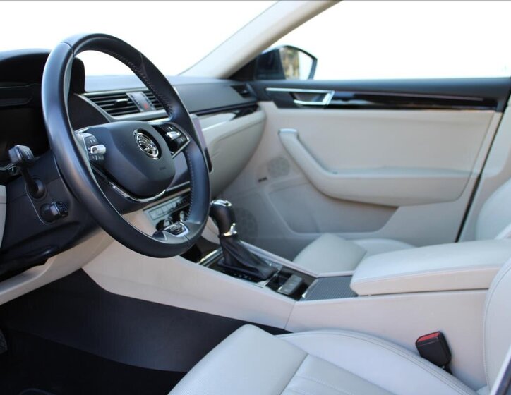 Škoda Superb Sedan / Limuzína 2,0 l 147 kw