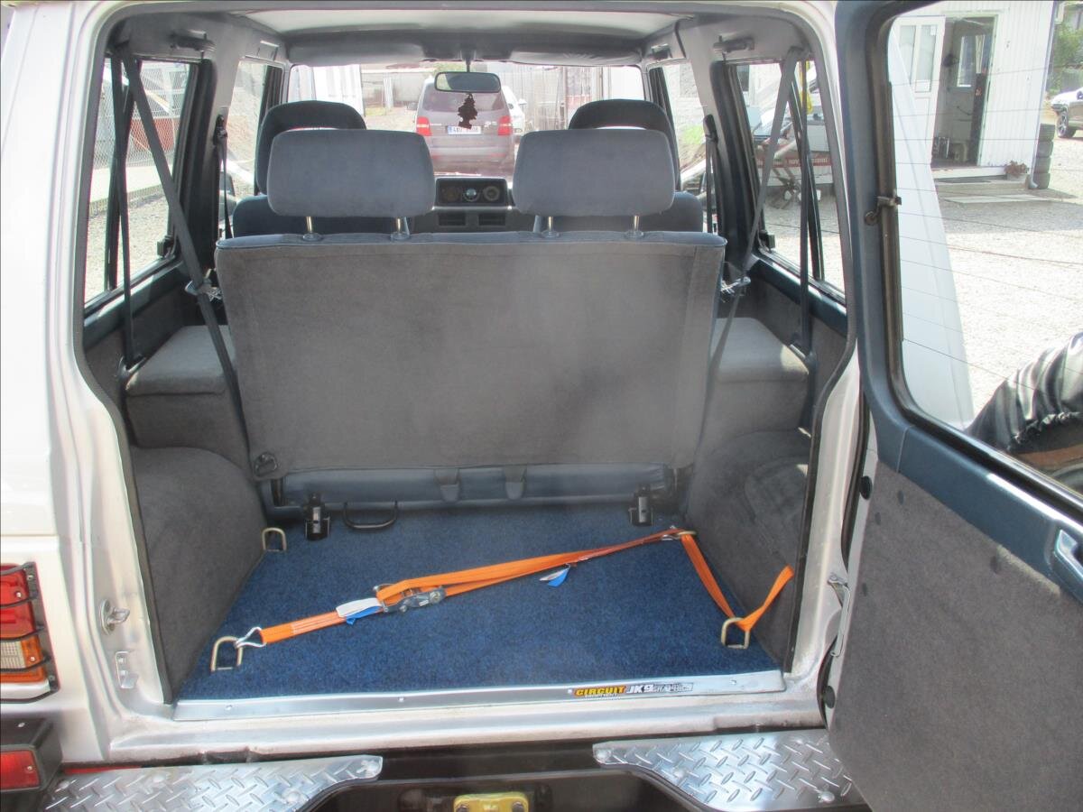 Mitsubishi Pajero SUV 2,5 l 70 kw