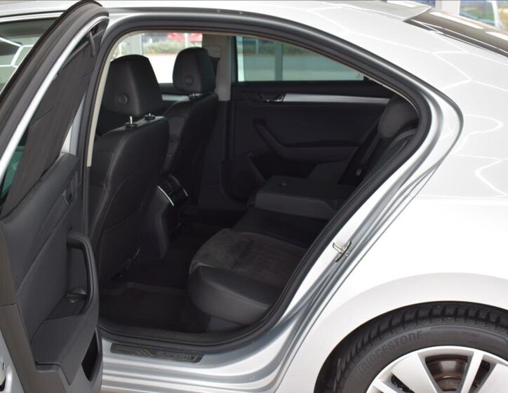 Škoda Superb 11