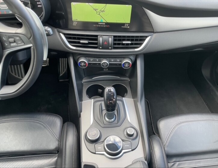 Alfa Romeo Giulia 10