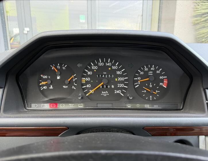 Mercedes-Benz 124 11