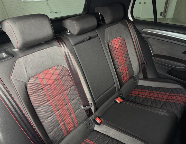 Volkswagen Golf Hatchback 2,0 l 213 kw