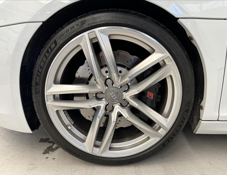 Audi R8 Kupé 5,2 l 386 kw