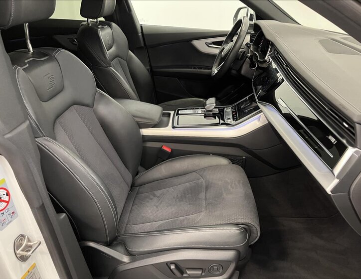 Audi Q8 SUV / Terénní 3,0 l 210 kw