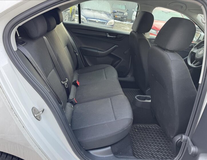 Škoda Rapid Hatchback 999,0 70 kw