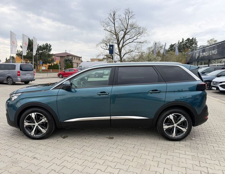 Peugeot 5008 SUV / Terénní 2,0 l 110 kw