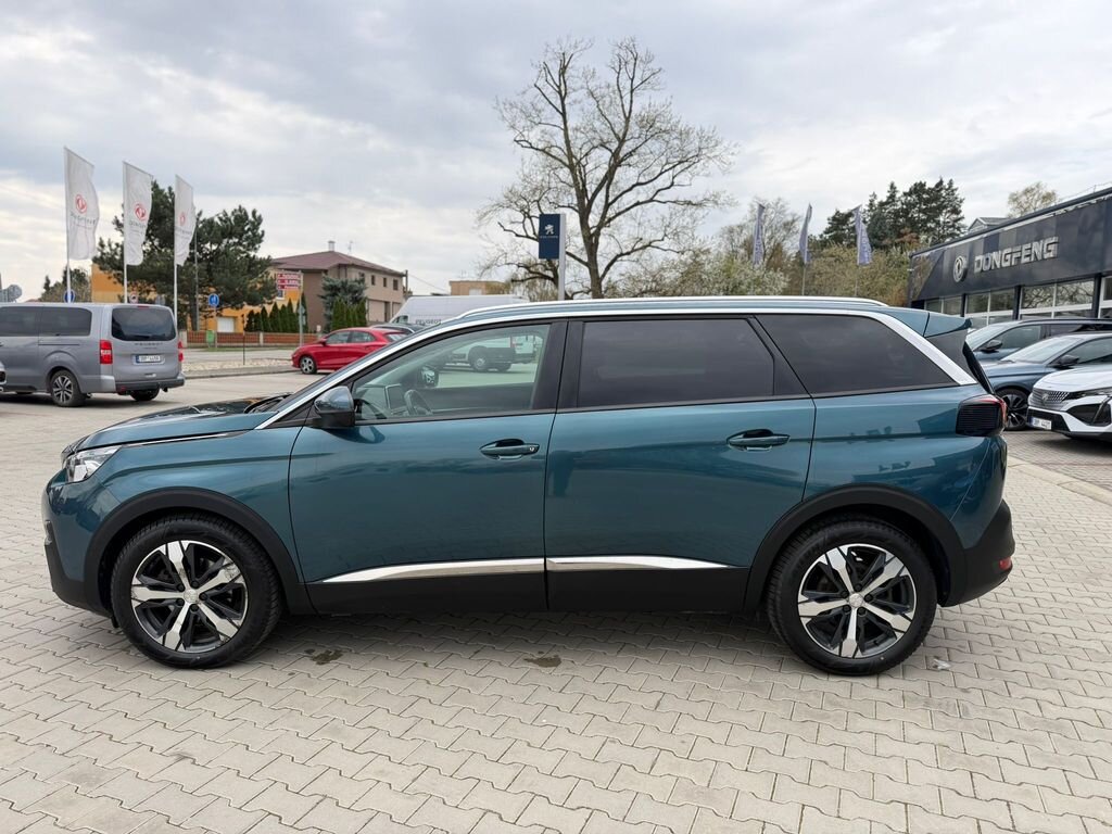 Peugeot 5008 SUV / Terénní 2,0 l 110 kw
