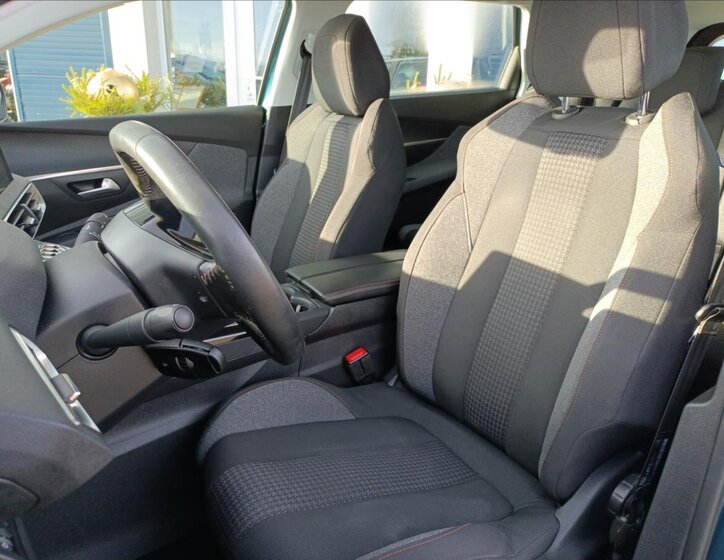 Peugeot 5008 SUV 1,2 l 96 kw