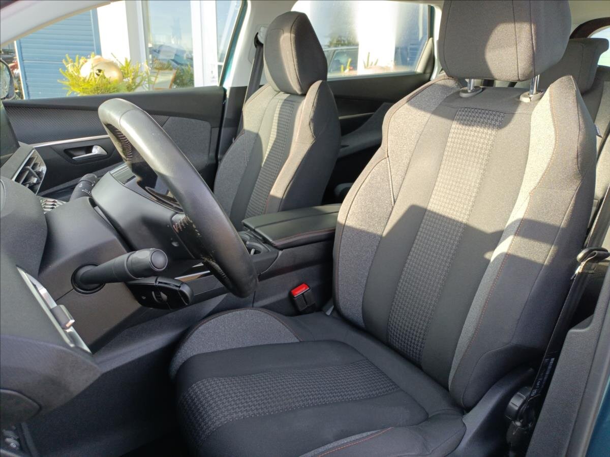 Peugeot 5008 SUV 1,2 l 96 kw