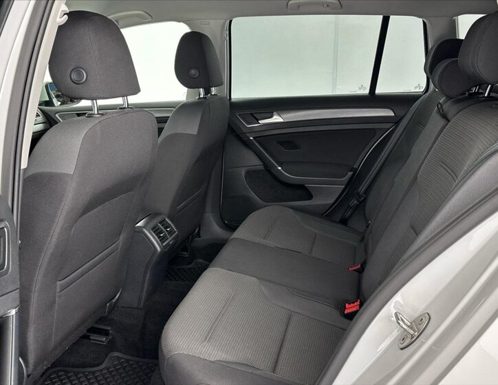 Volkswagen Golf Kombi 1,5 l 96 kw