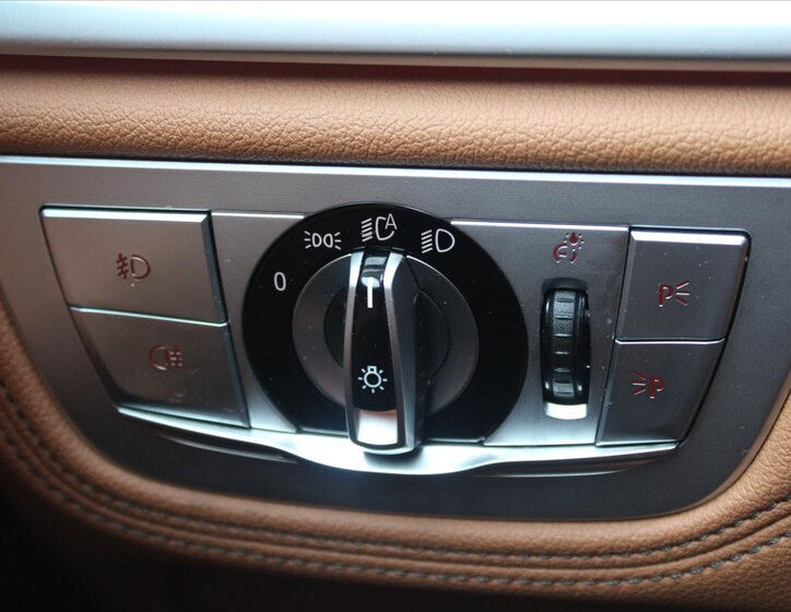 BMW Řada 7 Sedan / Limuzína 3,0 l 195 kw