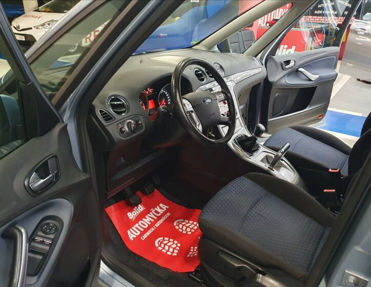 Ford Galaxy MPV 2,0 l 107 kw