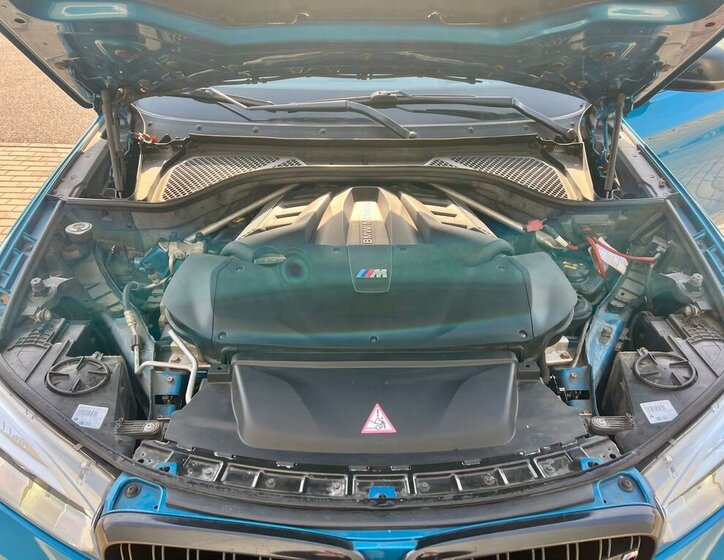 BMW X6 SUV / Terénní 4,4 l 512 kw