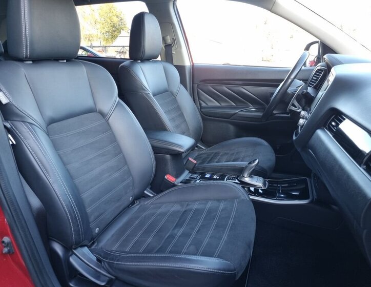 Mitsubishi Outlander SUV / Terénní 2,4 l 165 kw