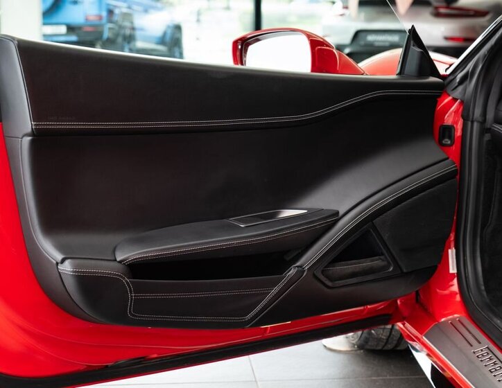 Ferrari 458 Kupé 4,5 l 416 kw