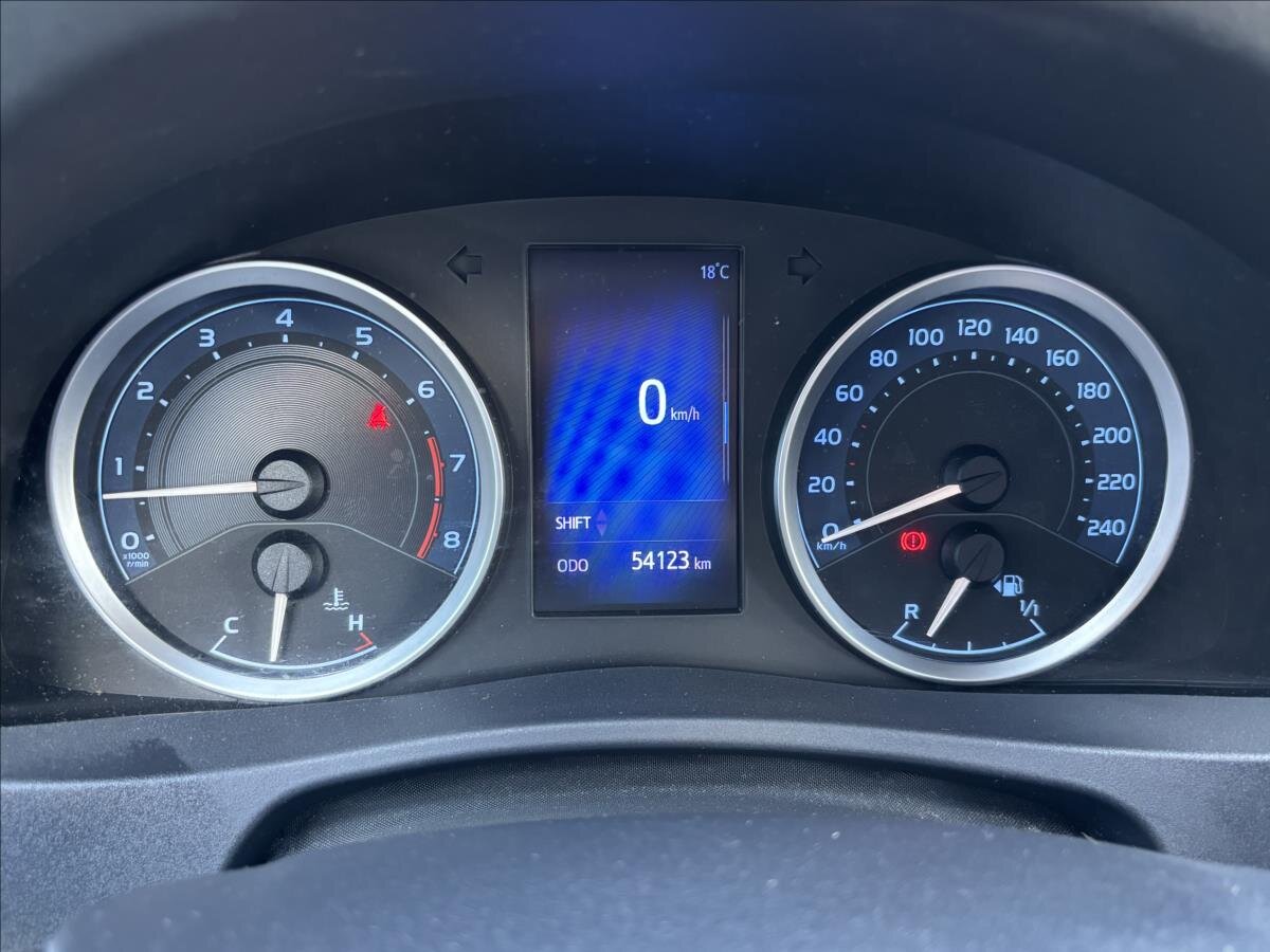 Toyota Corolla Sedan / Limuzína 1,6 l 97 kw