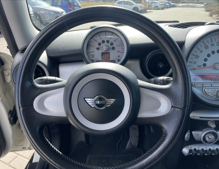 Mini Cooper Hatchback 1,6 l 88 kw