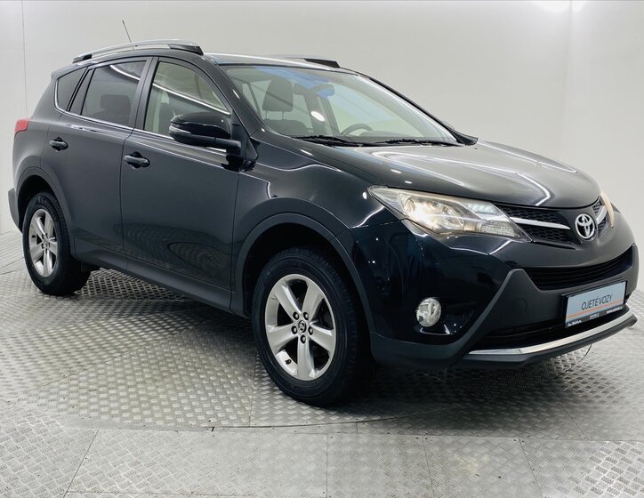 Toyota RAV4 SUV / Terénní 2,0 l 112 kw