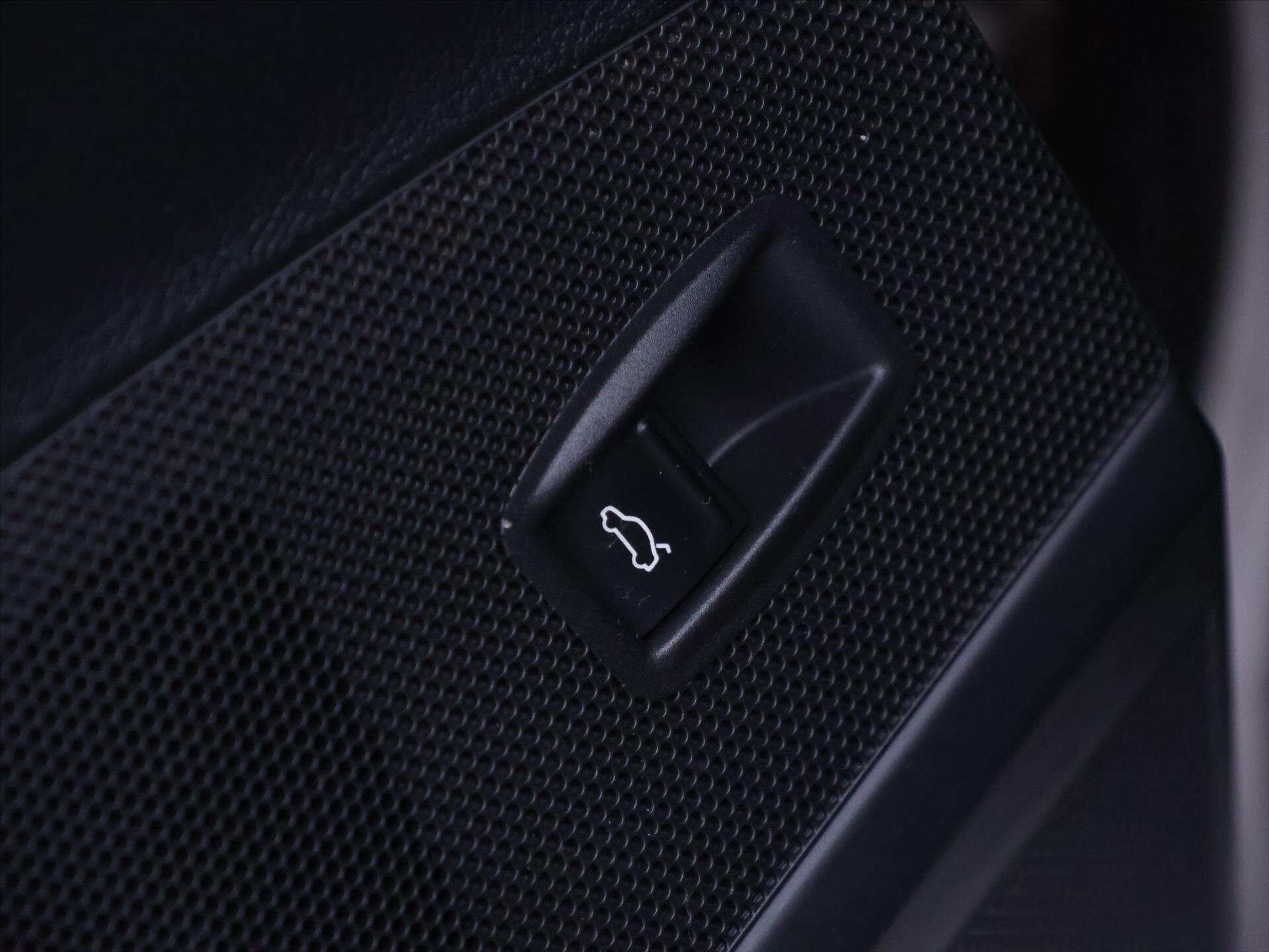 Volkswagen Passat Kombi 1,6 l 77 kw