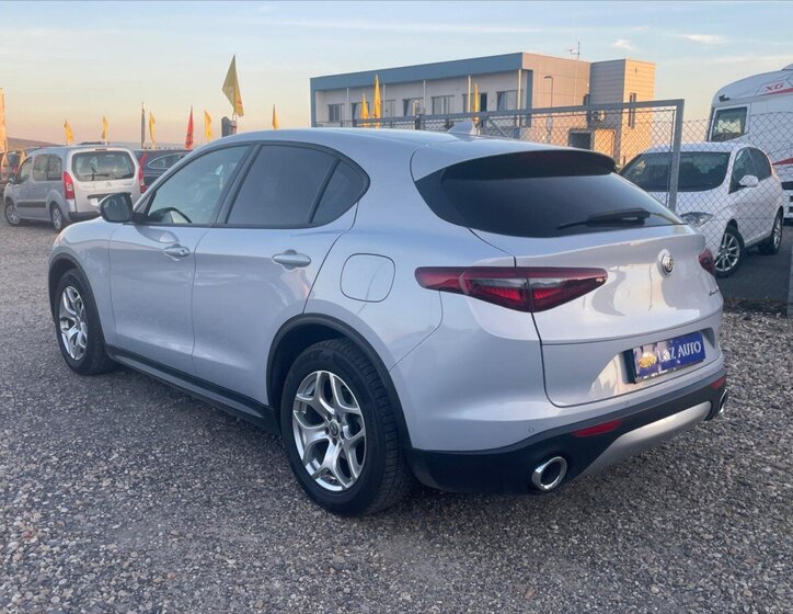 Alfa Romeo Stelvio SUV / Terénní 2,1 l 118 kw