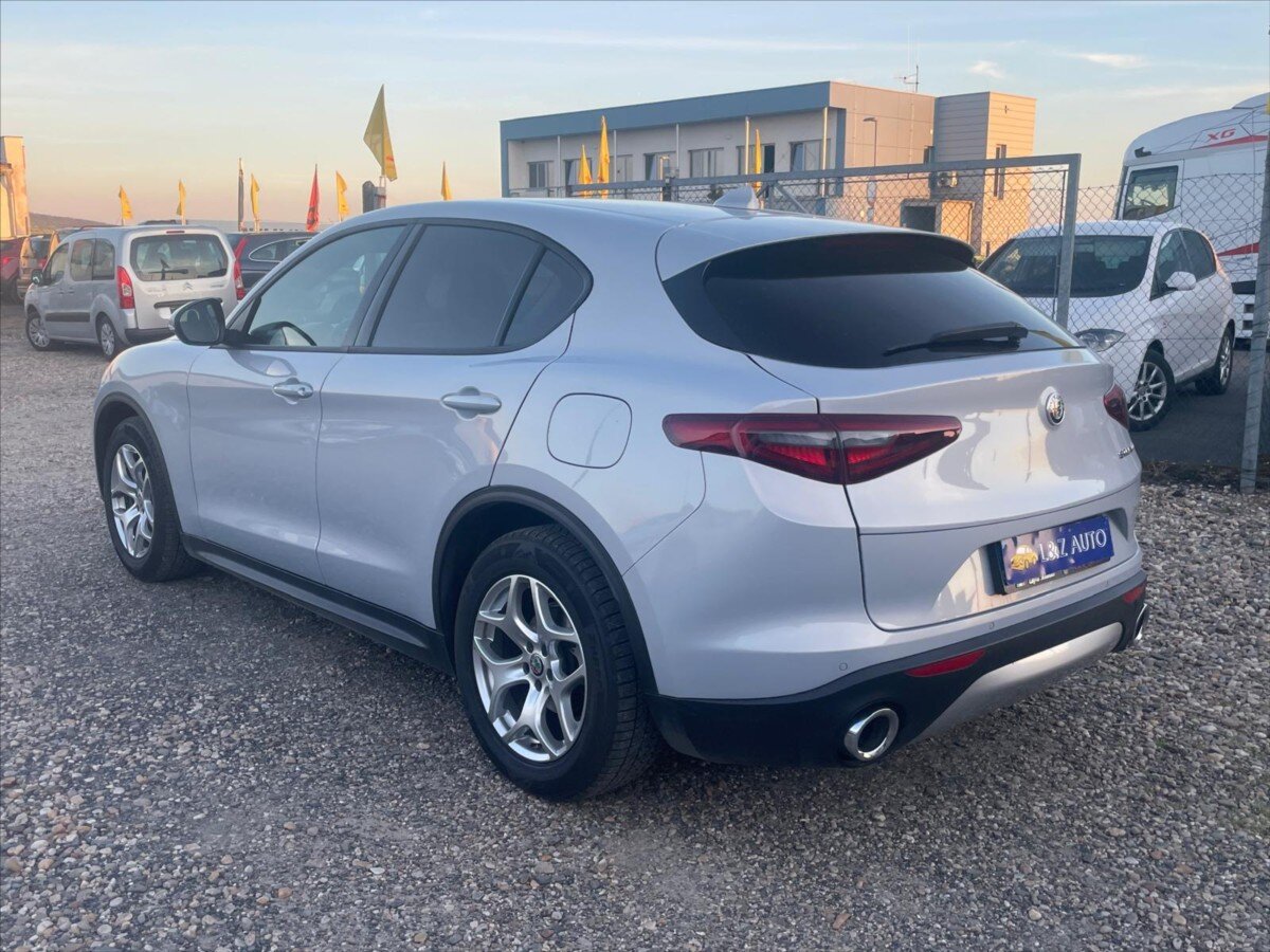 Alfa Romeo Stelvio SUV / Terénní 2,1 l 118 kw