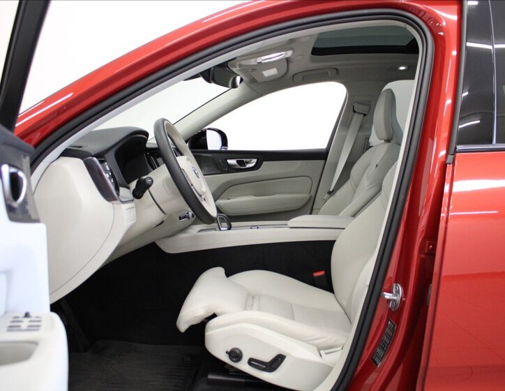 Volvo XC60 SUV / Terénní 2,0 l 145 kw