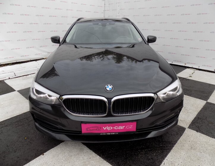 BMW Řada 5 Kombi 3,0 l 195 kw