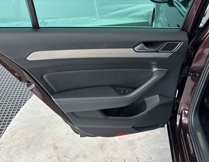 Volkswagen Passat Sedan / Limuzína 2,0 l 140 kw