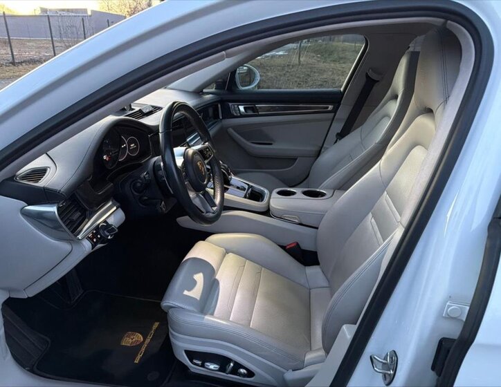 Porsche Panamera 9