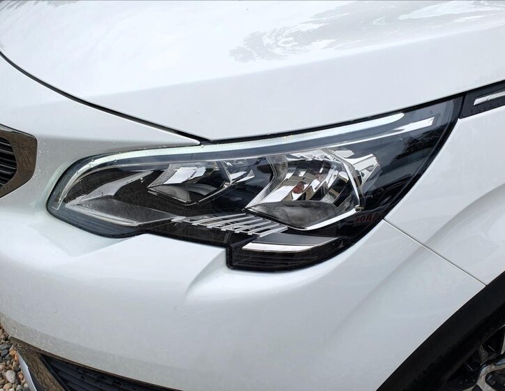 Peugeot 5008 SUV 2,0 l 110 kw
