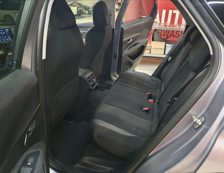 Peugeot 3008 SUV 1,2 l 96 kw