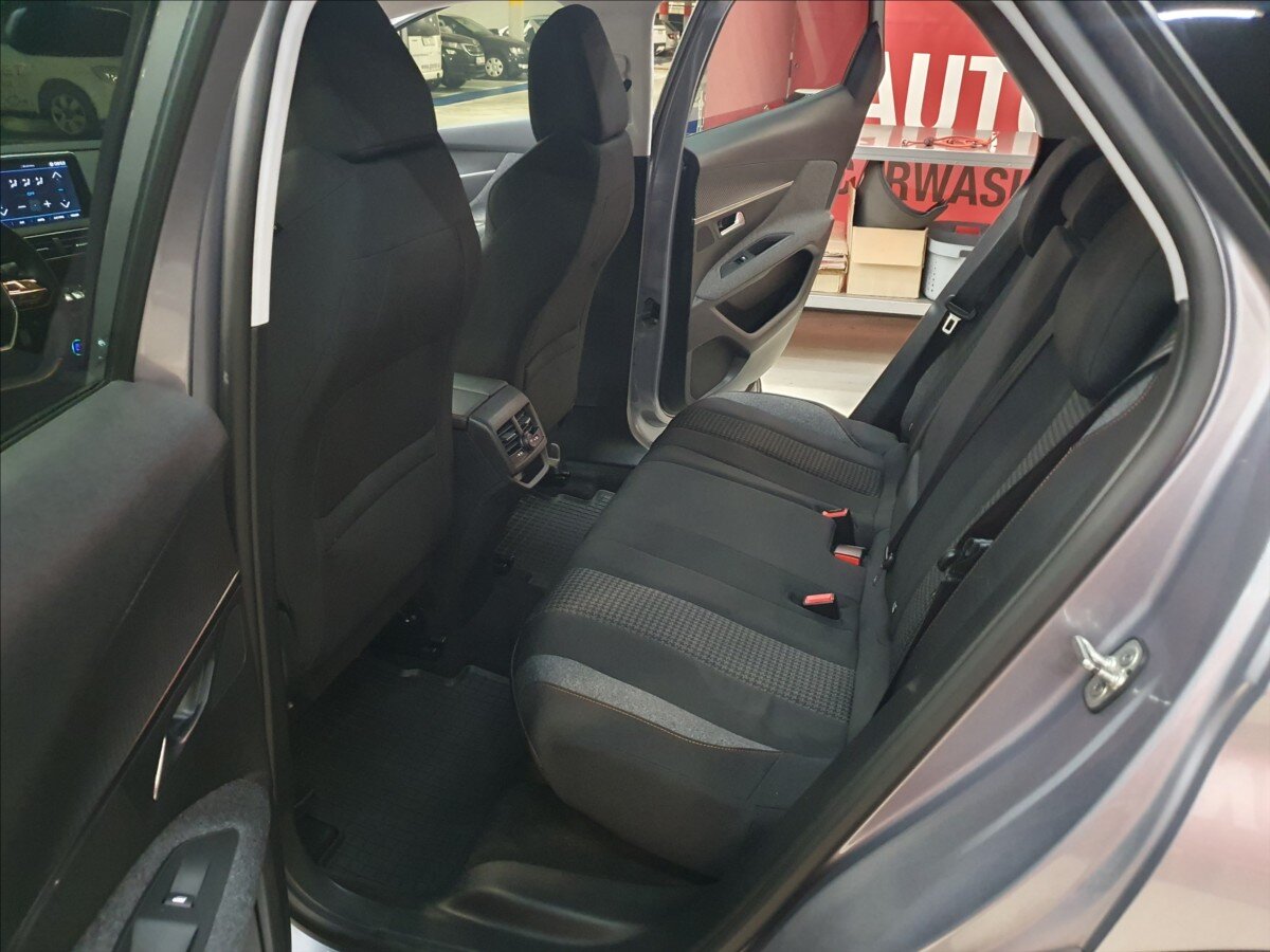 Peugeot 3008 SUV 1,2 l 96 kw