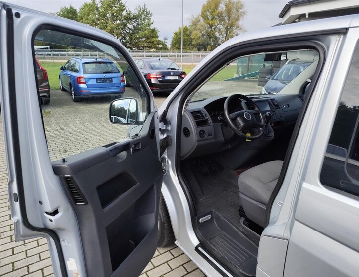 Volkswagen Caravelle Kombi 2,5 l 96 kw