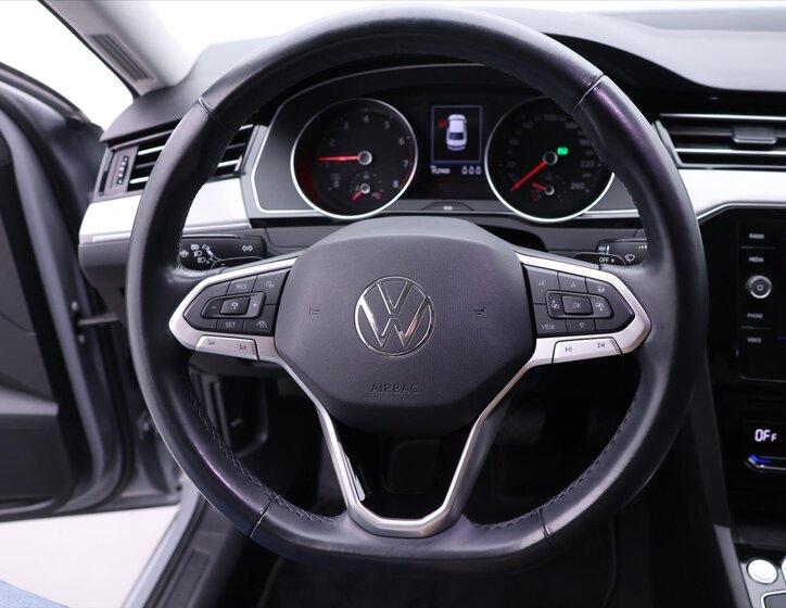 Volkswagen Passat Sedan / Limuzína 1,5 l 110 kw