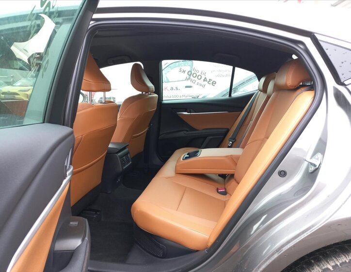 Toyota Camry Sedan / Limuzína 2,5 l 137 kw